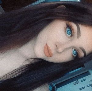 Meet your Posher, Caitlin